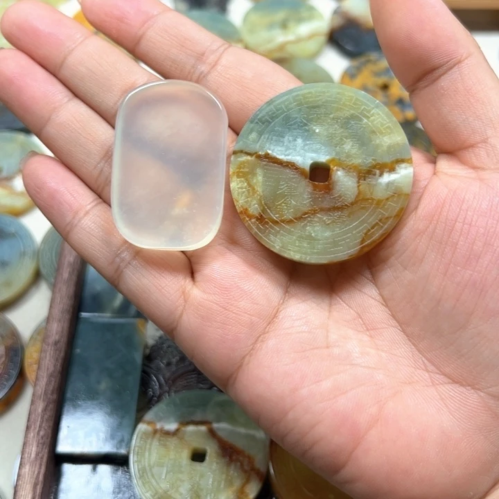 合金蛇纹石玉颈饰
