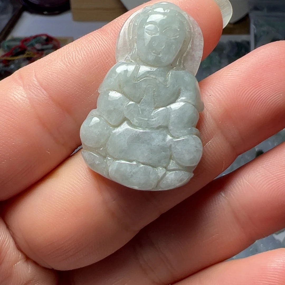 翡翠未镶嵌颈饰观音一个9.99