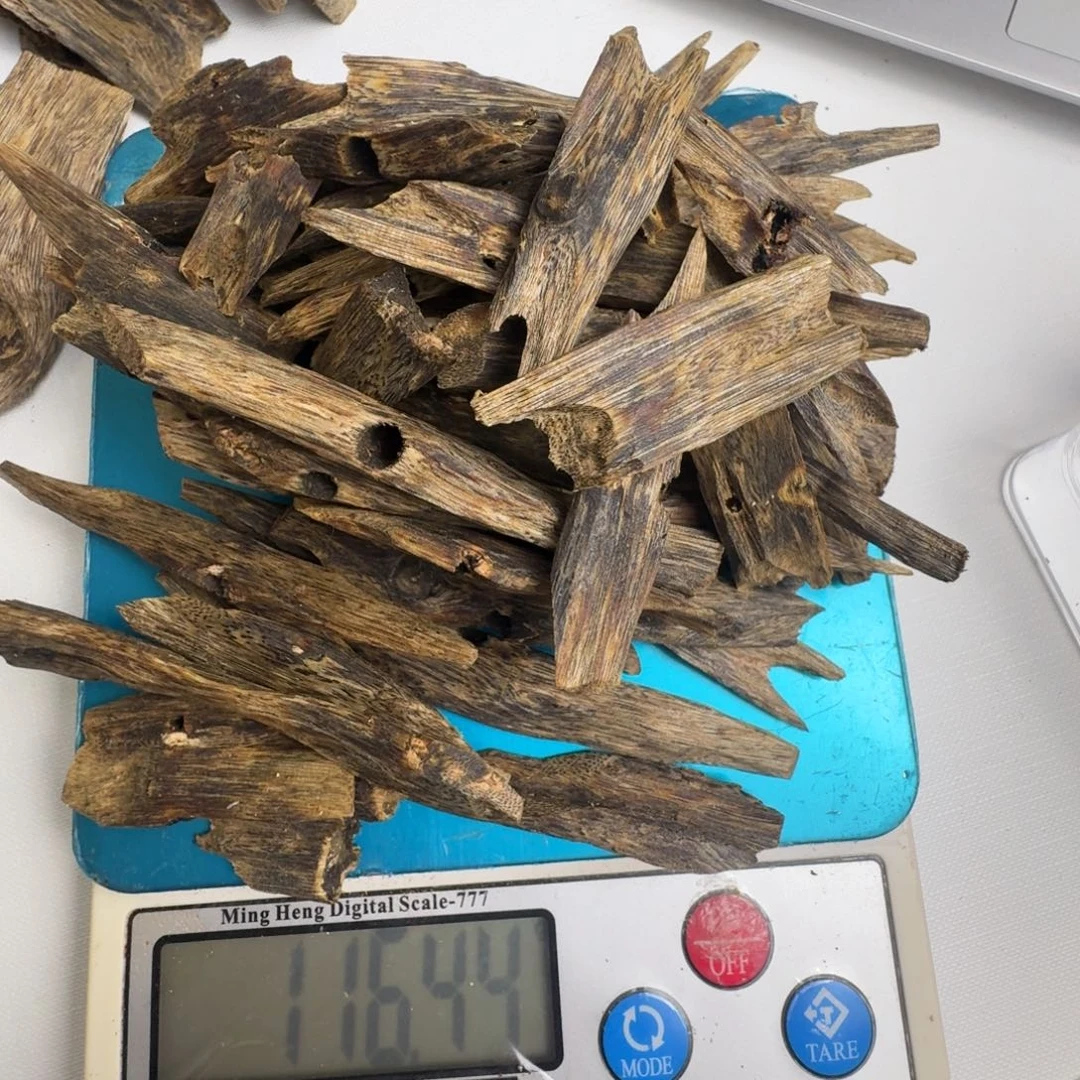 顶***”沉香沉香碎屑沉香碎屑沉香块料