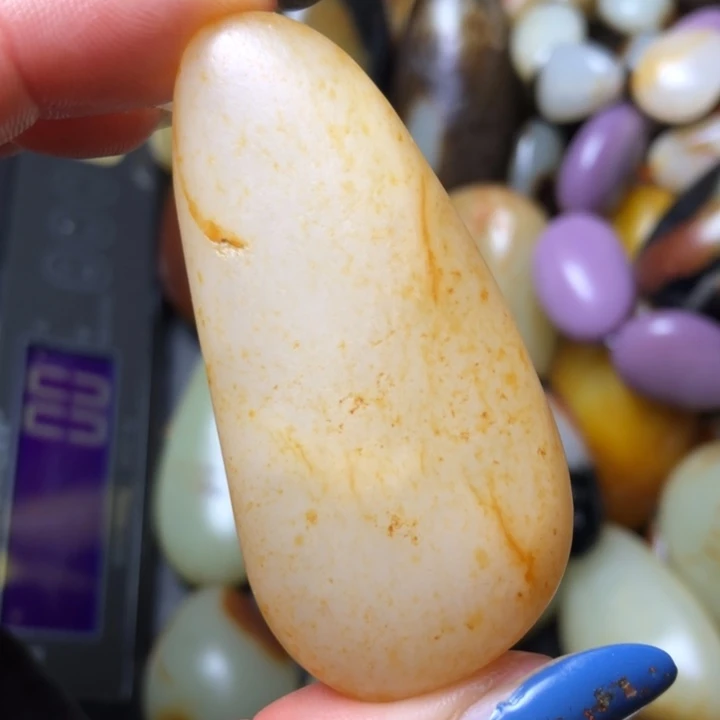 和田玉（翠青玉）未镶嵌珠宝奇石