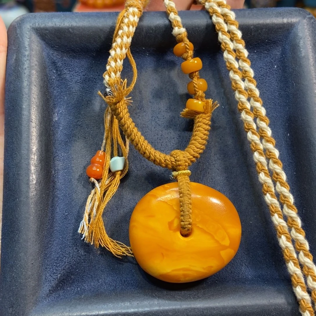 琥珀未镶嵌颈饰蜜蜡
