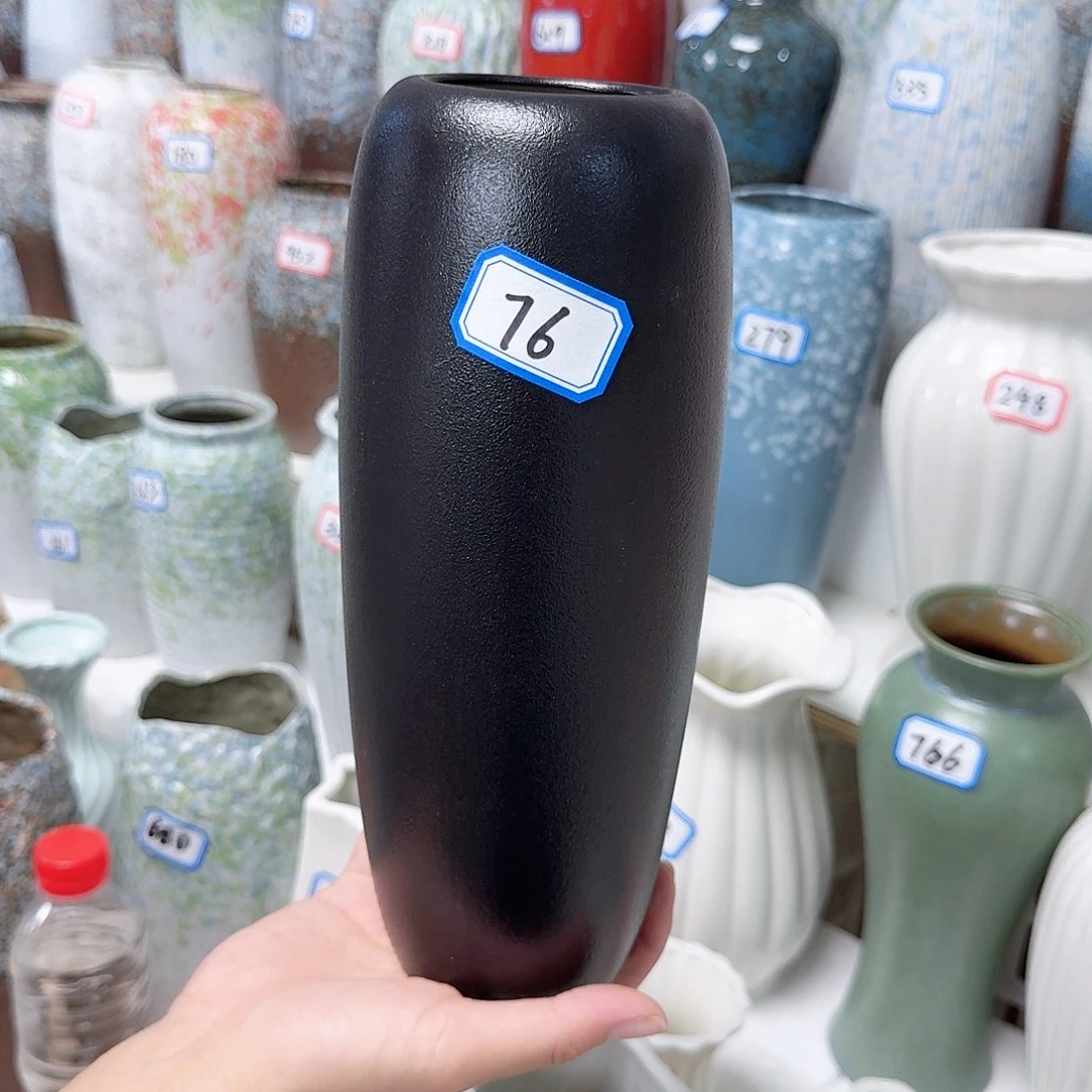 76号黑色陶瓷高24厘米一个