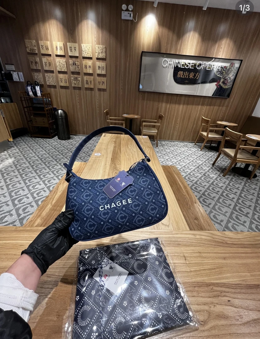 霸王茶姬蓝色手拎包江苏限定高颜值周边全新只有包包时尚休闲单品