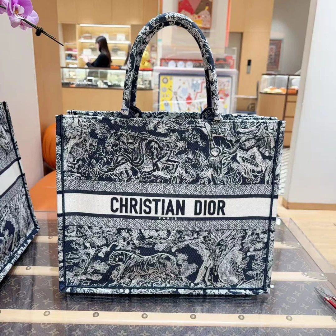 99新 DIOR/迪奥 Dior book tote蓝色刺绣动物园托特大号手提包