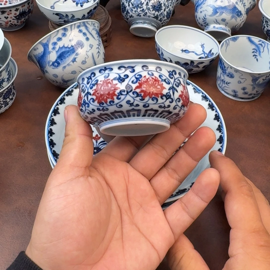 陶摆件缠枝莲釉里红卢氏