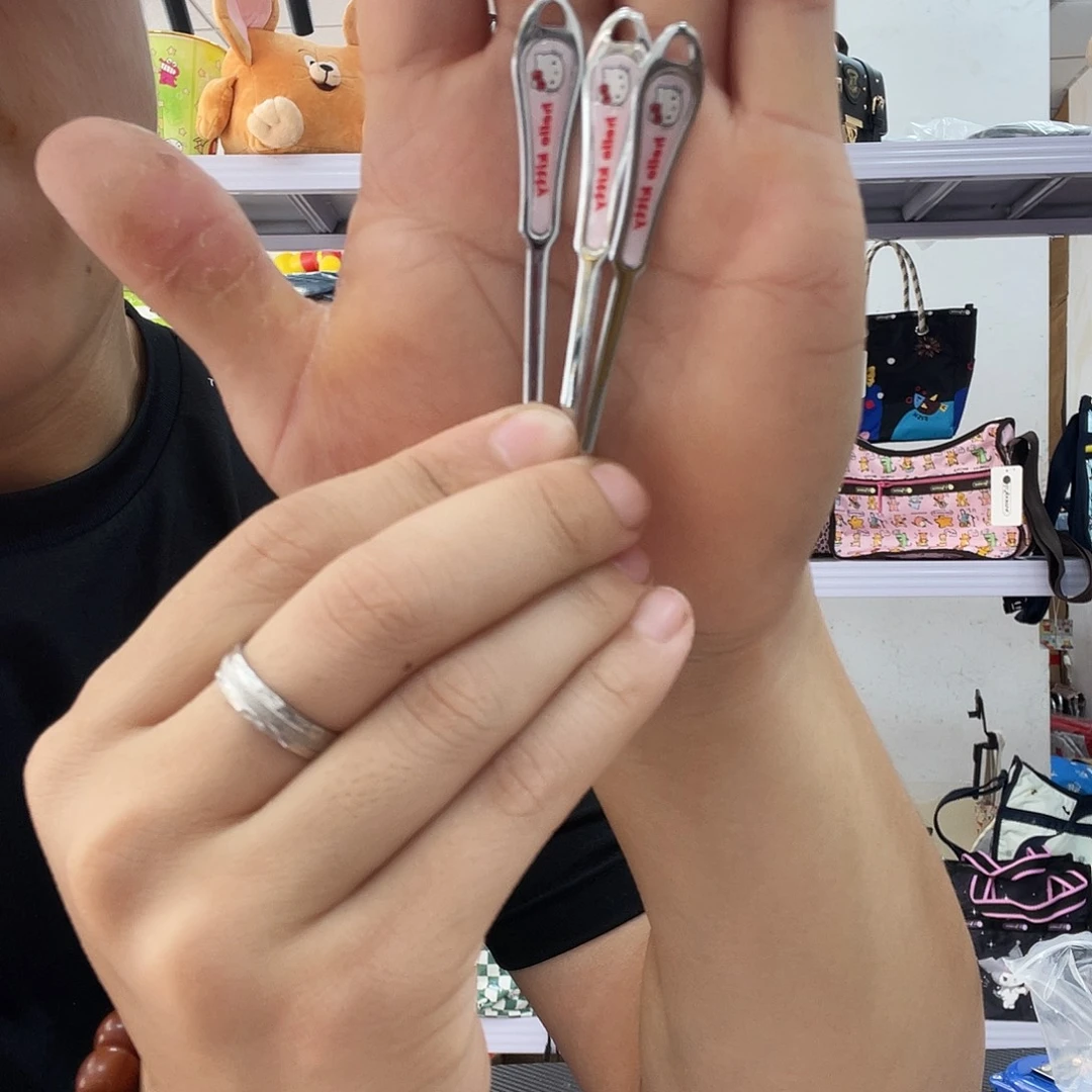 PU化妆包等各种产品的生产