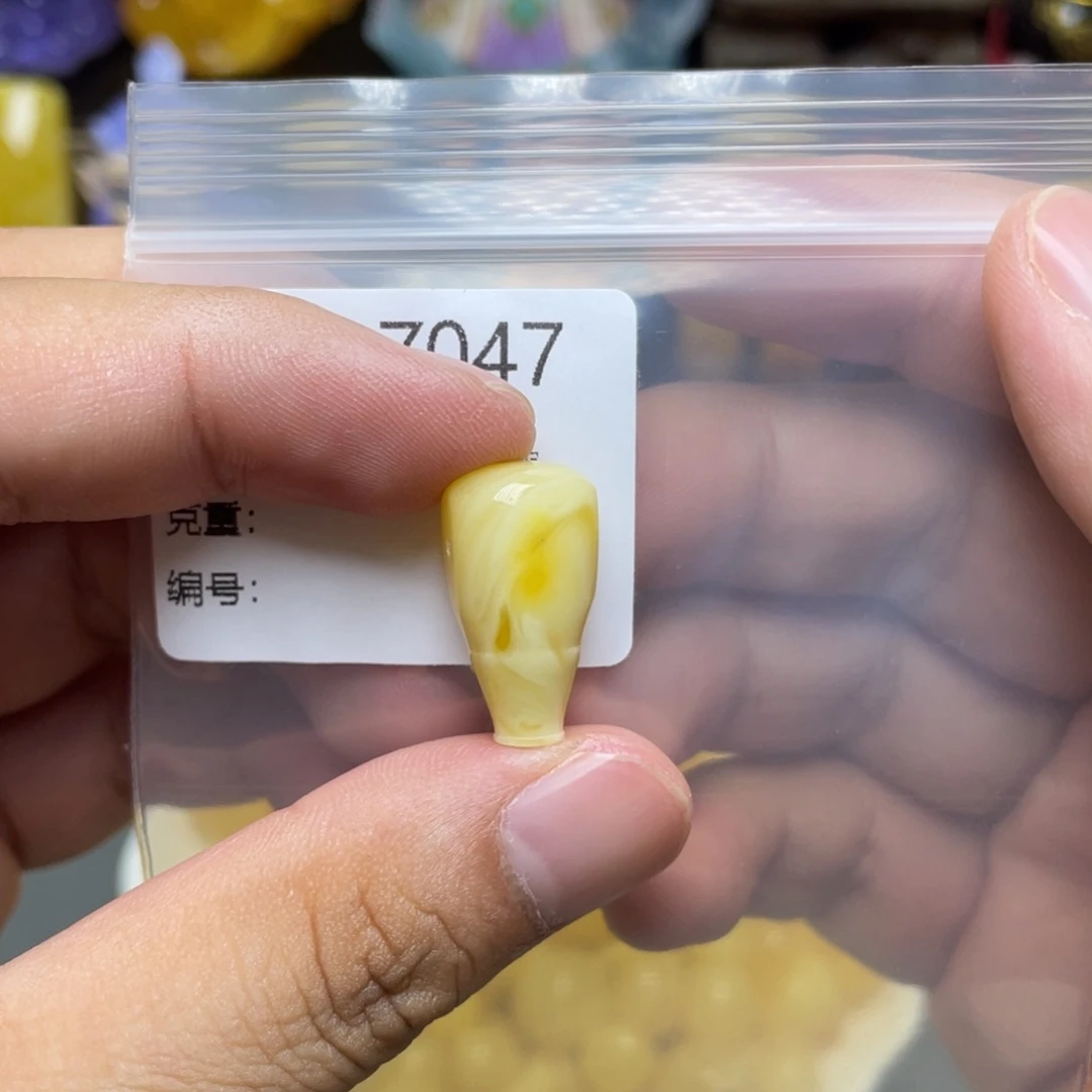 未镶嵌琥珀珠宝奇石