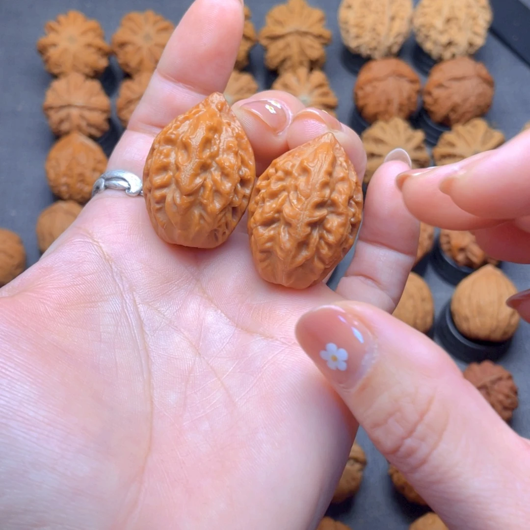 核桃文玩把件小金山