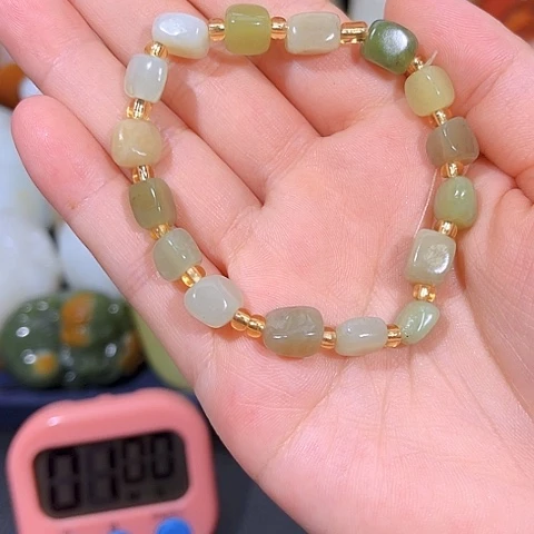 和田玉未镶嵌挂件江*红