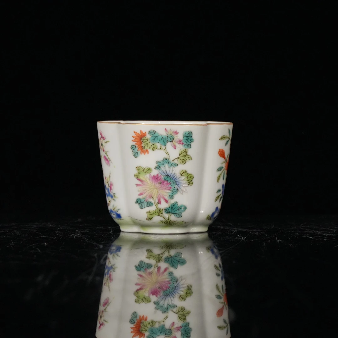 lot16239 5418清嘉庆 粉彩四季花卉海棠形杯 H5.3D6.81