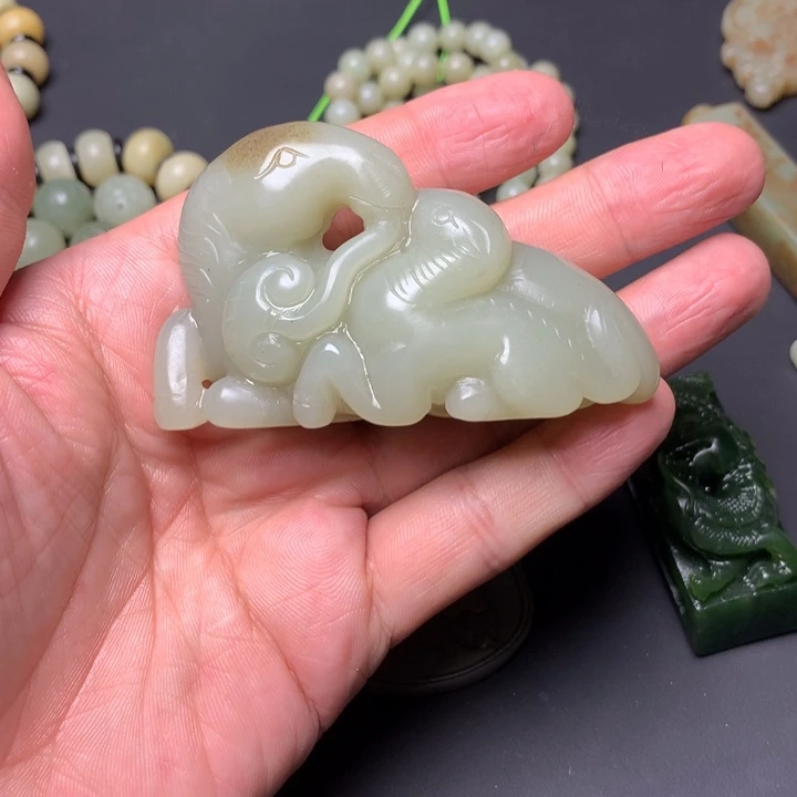 和田玉颈饰未镶嵌上**青