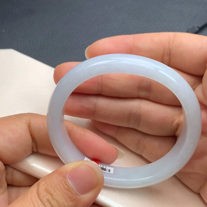 翡翠手镯未镶嵌翡翠手镯未镶嵌