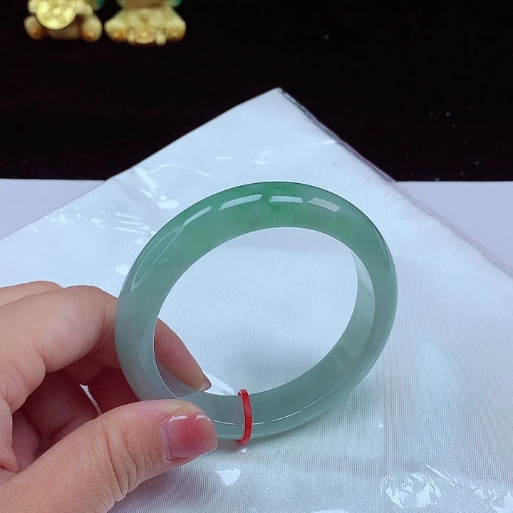 翡翠手镯未镶嵌圈口57