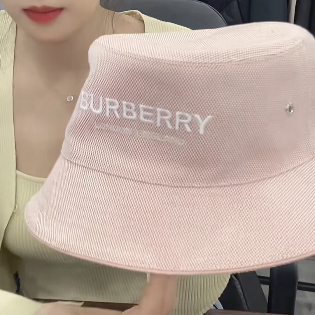 99新 Alexander McQueen/亚历山大·麦昆 博柏利时尚休闲