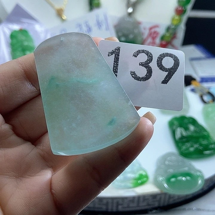 翡翠未镶嵌吊坠(赠链)