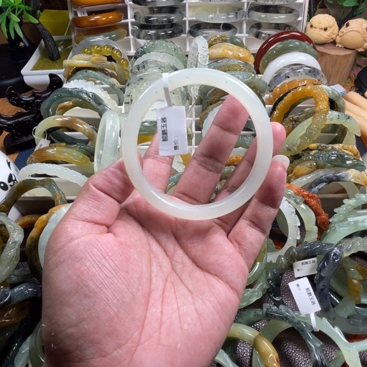 未镶嵌蛇纹石玉手镯貓*