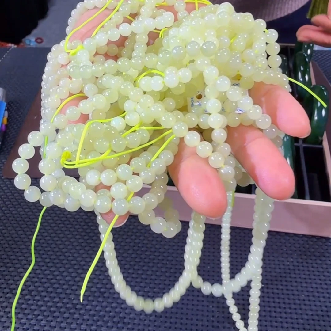 和田玉未镶嵌颈饰卡6发其一