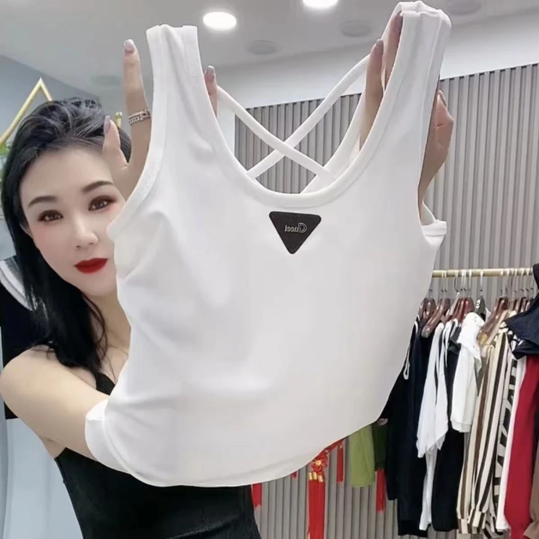大码背心女金属三角标吊带背心修身洋气外穿无袖上衣打底背心百搭