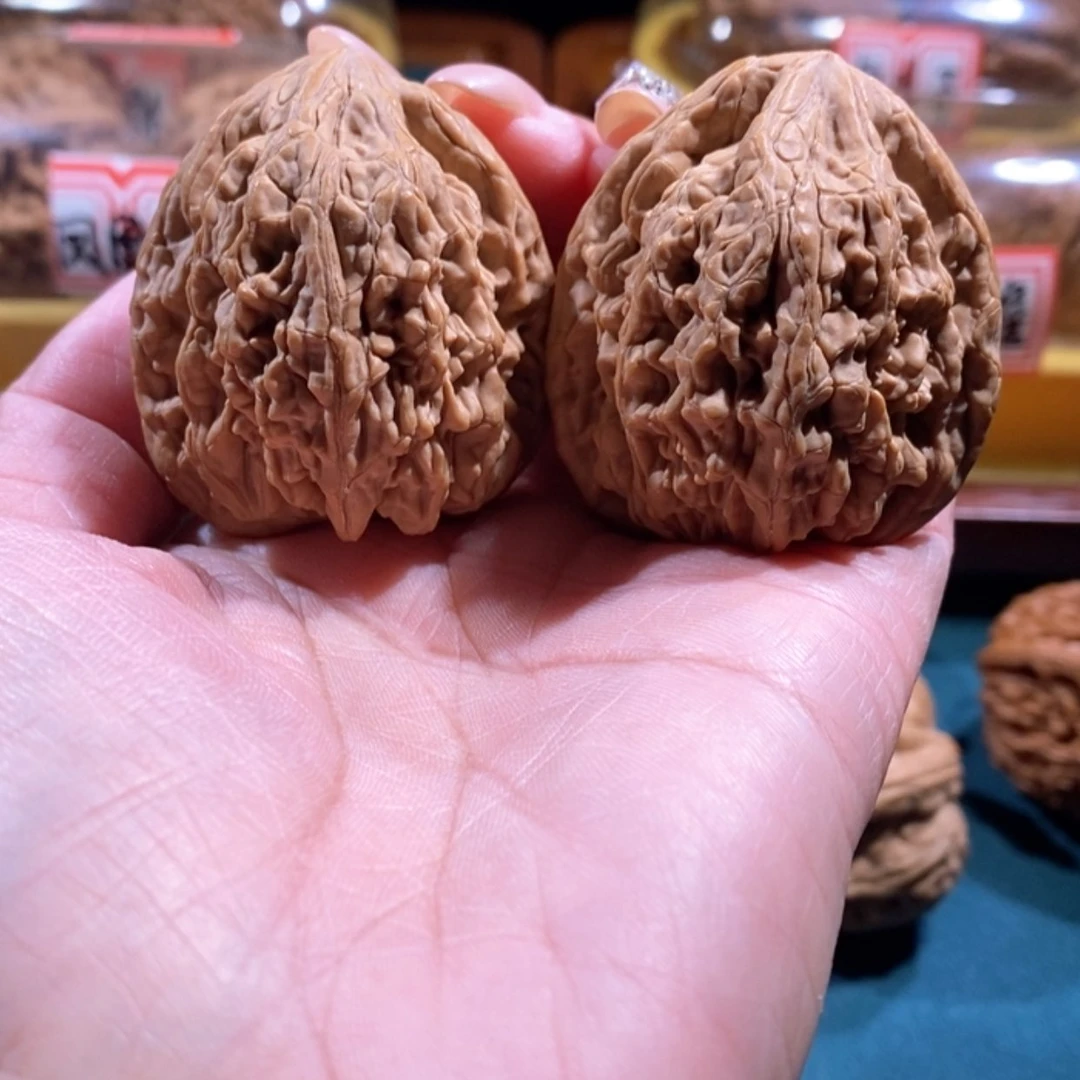 【闪购商品】文玩核桃吊坠虎头王