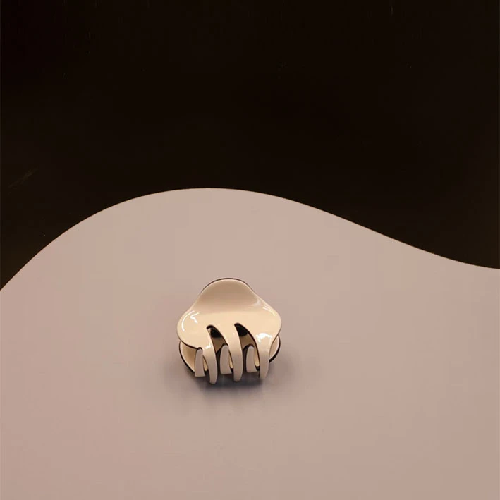 丹麦【E***a】 高级感迷你小抓夹#0781