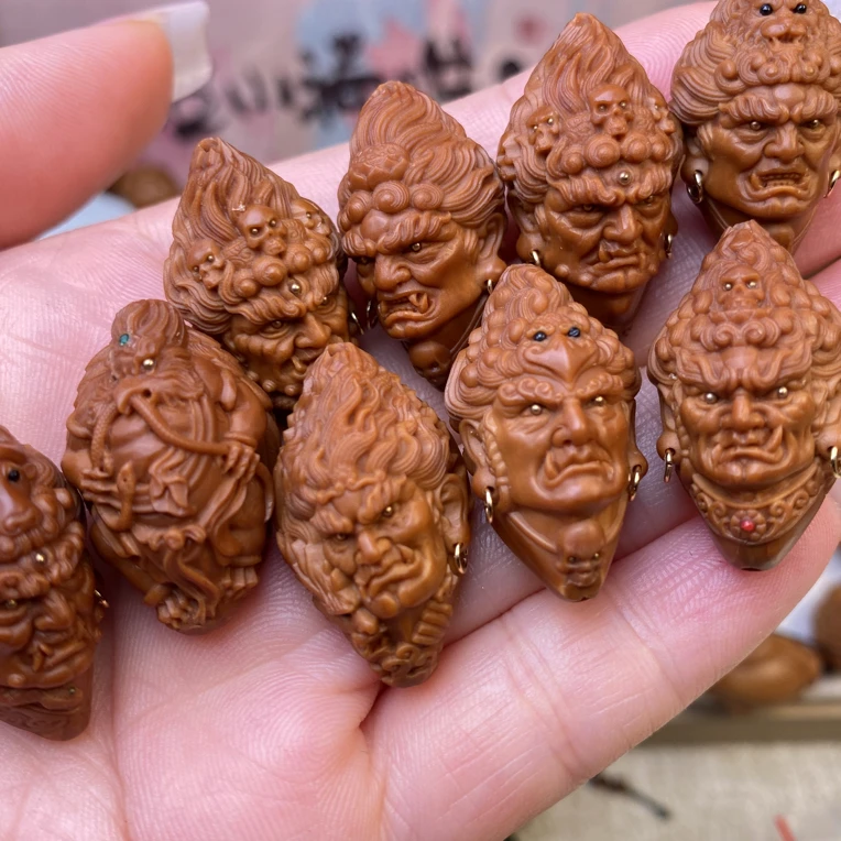八大金刚橄榄核雕刻