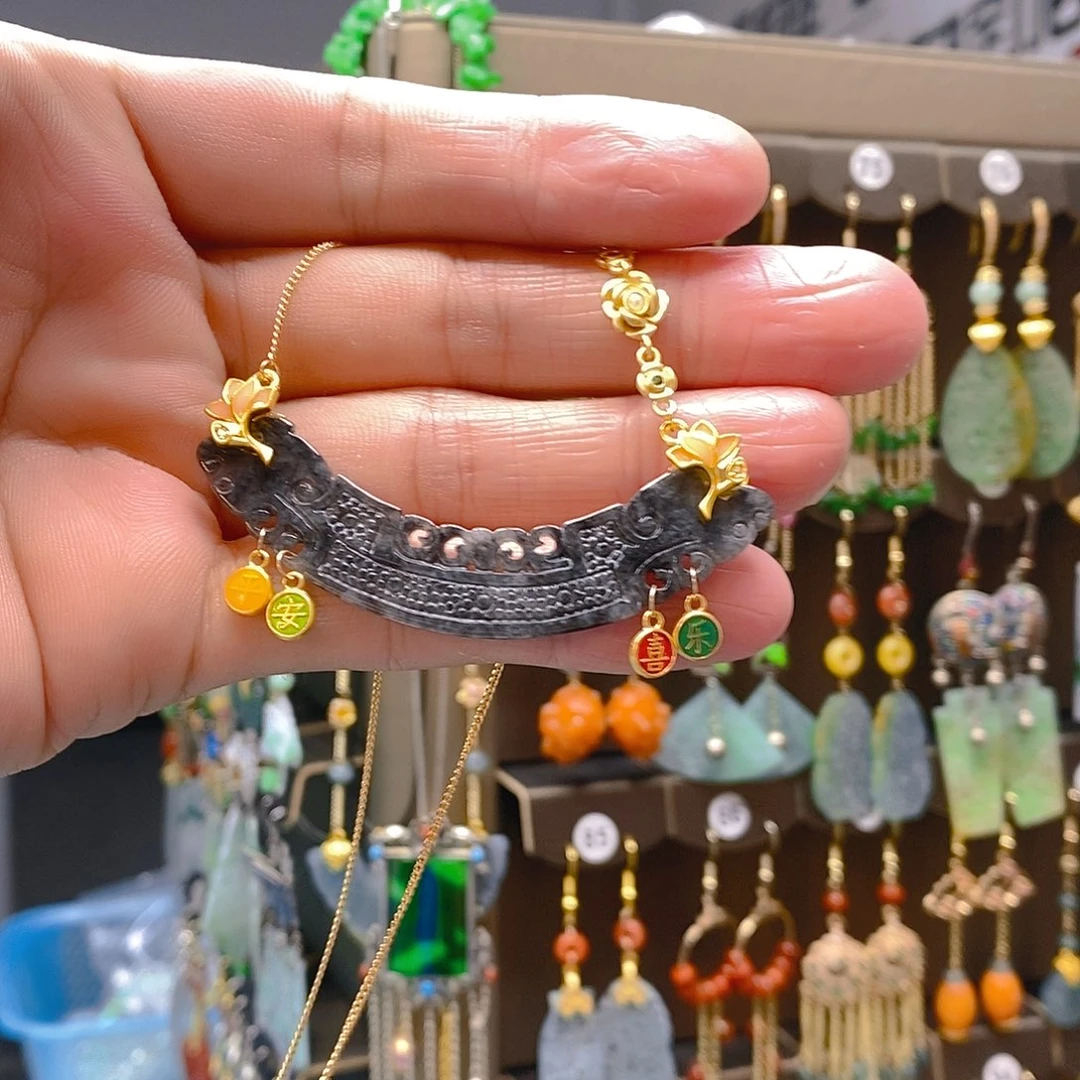 未镶嵌翡翠耳饰翡翠