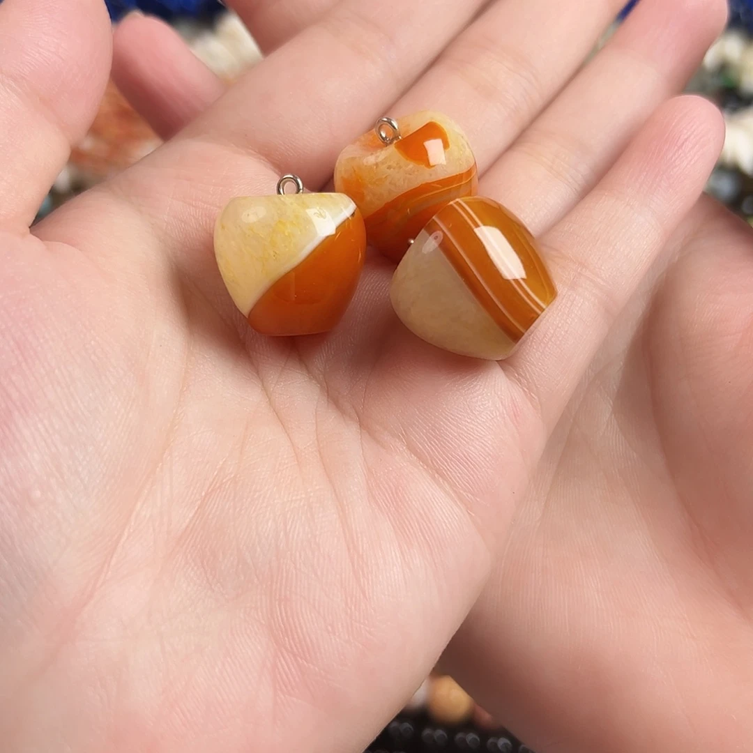 玛瑙/玉髓未镶嵌珠宝半成品s343 黄玛瑙共生水晶苹果吊坠一颗