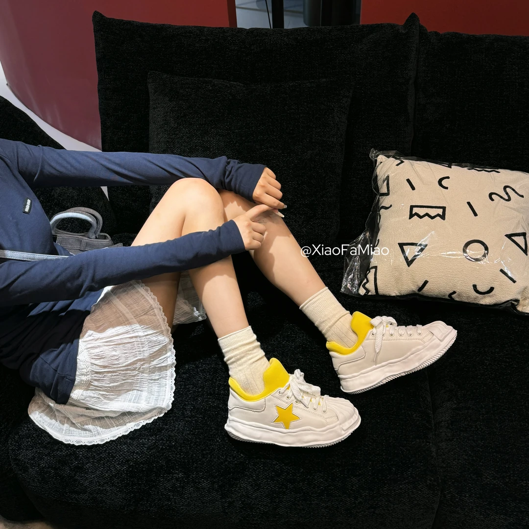 小发喵品牌女鞋星星港风贝壳休闲运动时尚百搭圆头系带ins板鞋999