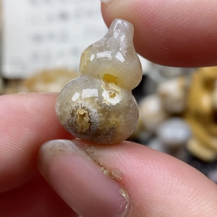 颈饰未镶嵌硅化珊瑚（珊瑚玉）没打孔 小