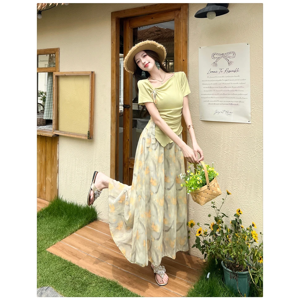 夏季穿搭一整套斜领短袖T恤褶皱修身女上衣碎花雪纺半身裙子套装