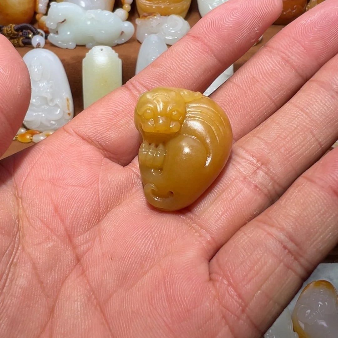 阿***哥颈饰未镶嵌和田玉
