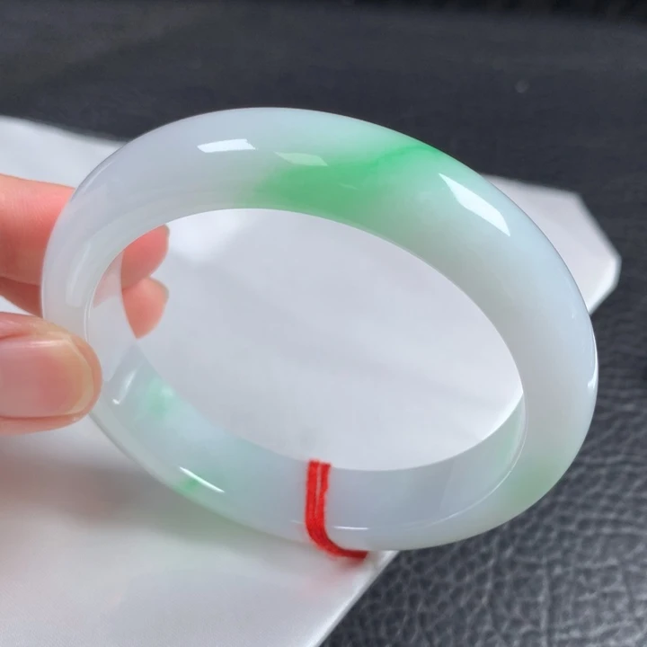 翡翠未镶嵌手镯