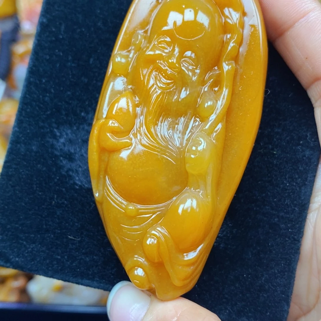 未镶嵌石英质玉（黄龙玉）颈饰