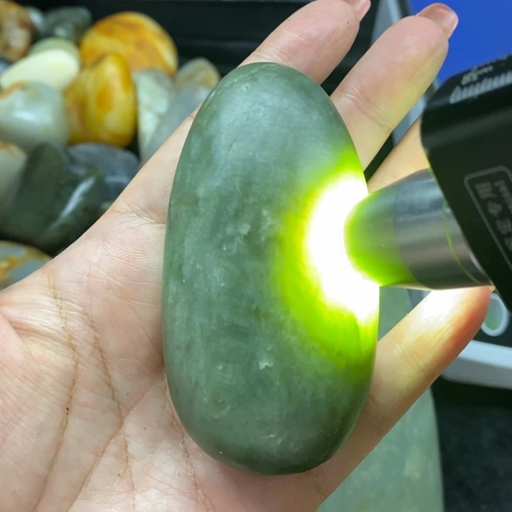 未镶嵌和田玉（糖玉）挂件