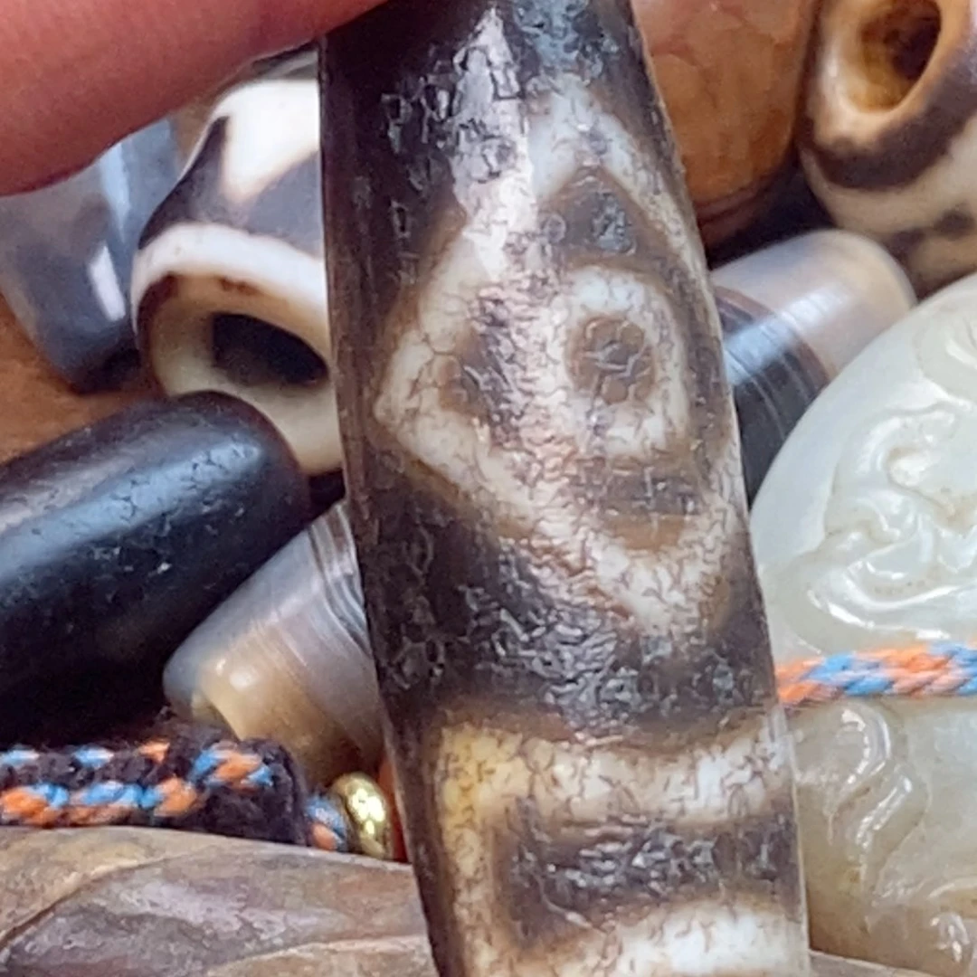 DIY琉璃珠子的颜色是蓝色的还是