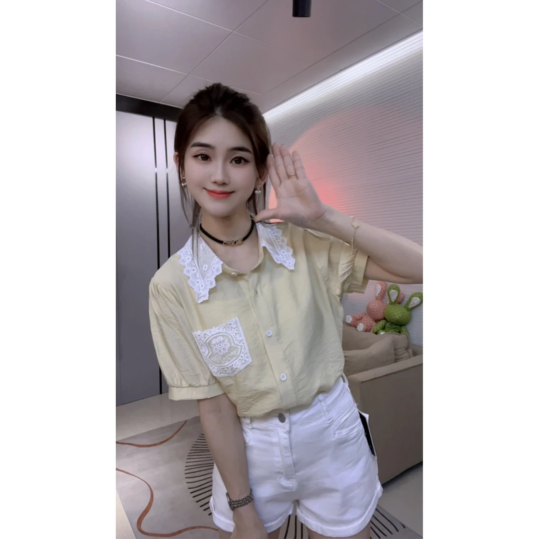 减龄甜美钩花衬衫女款2025新款爆款高级感拼接蕾丝翻领短袖上衣