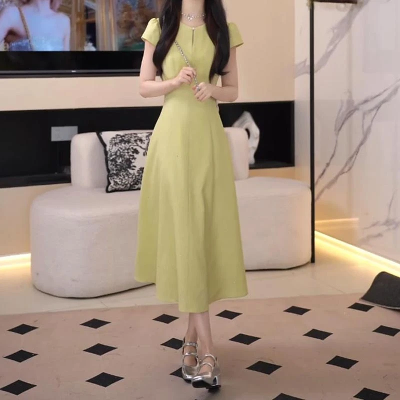 2025年夏季新款高级感圆领短袖长裙子气质韩版休闲连衣裙女装纯色