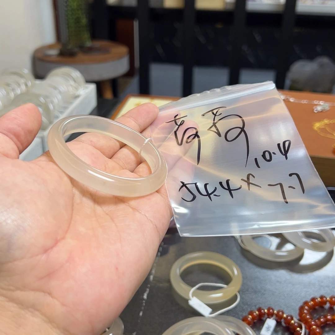 叫***莎玛瑙/玉髓未镶嵌珠宝半成品