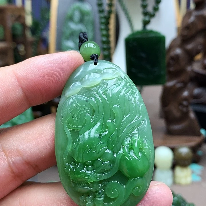 颈饰未镶嵌和田玉（碧玉）
