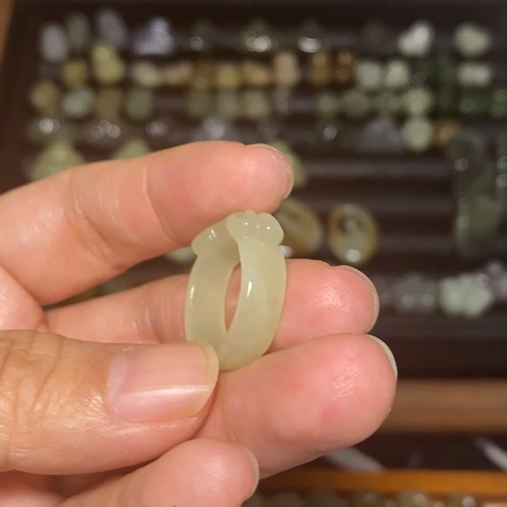 和田玉未镶嵌手链瑕疵品有裂纹