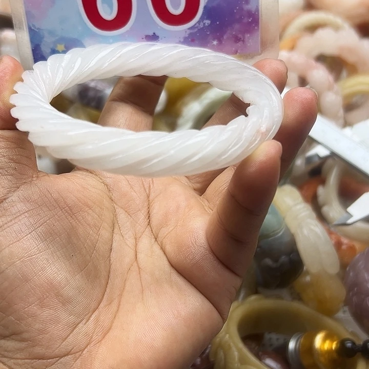 未镶嵌手镯石英岩玉
