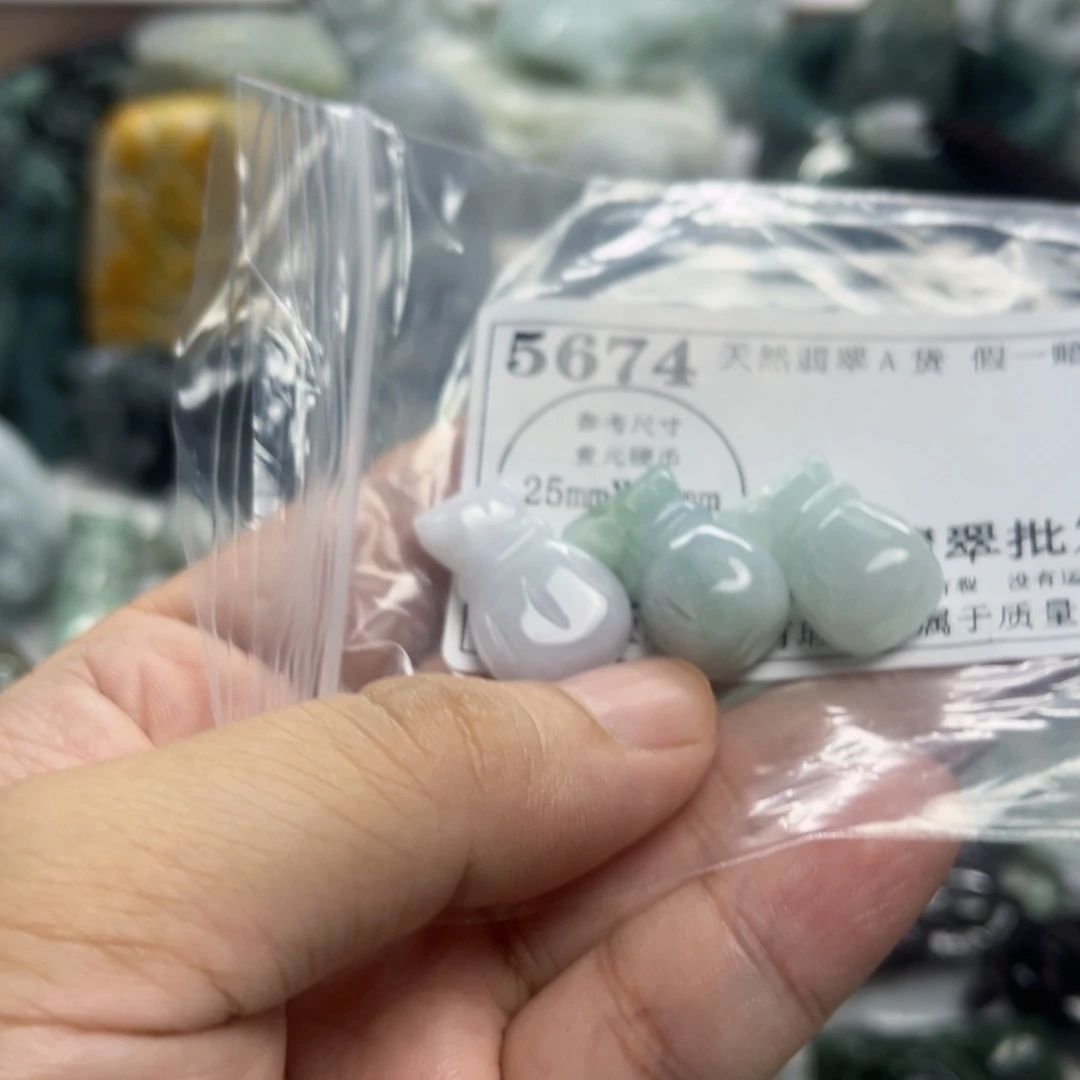 翡翠未镶嵌颈饰5674