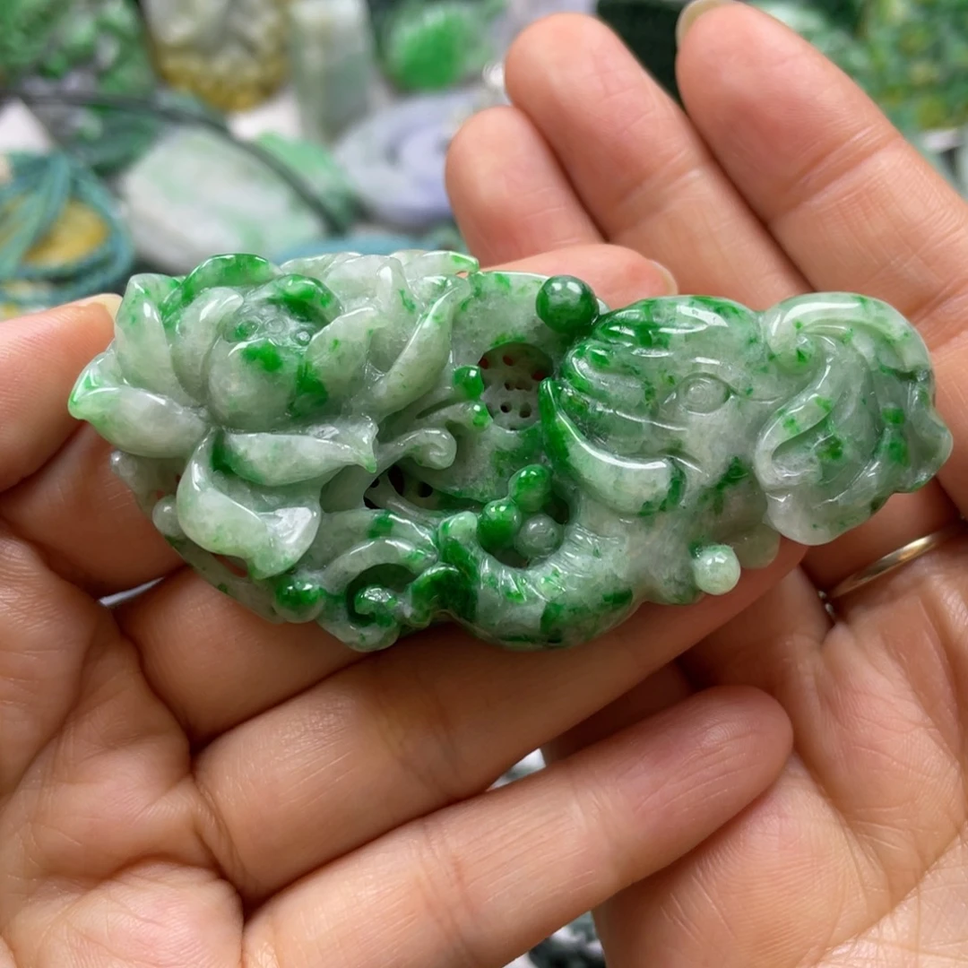 翡翠颈饰未镶嵌虎*牌子