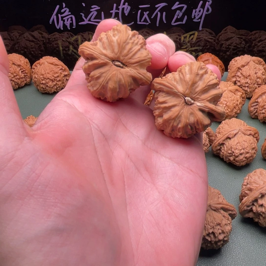 z***r核桃把件38全品三角白