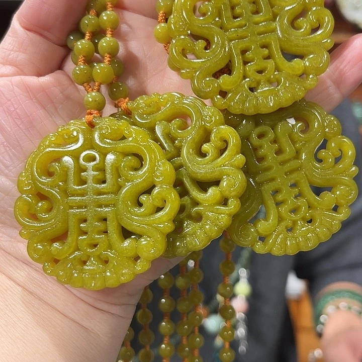 颈饰未镶嵌和田玉