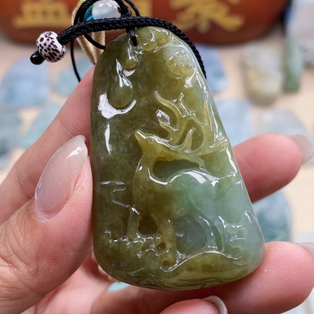 翡翠未镶嵌颈饰鹿牌