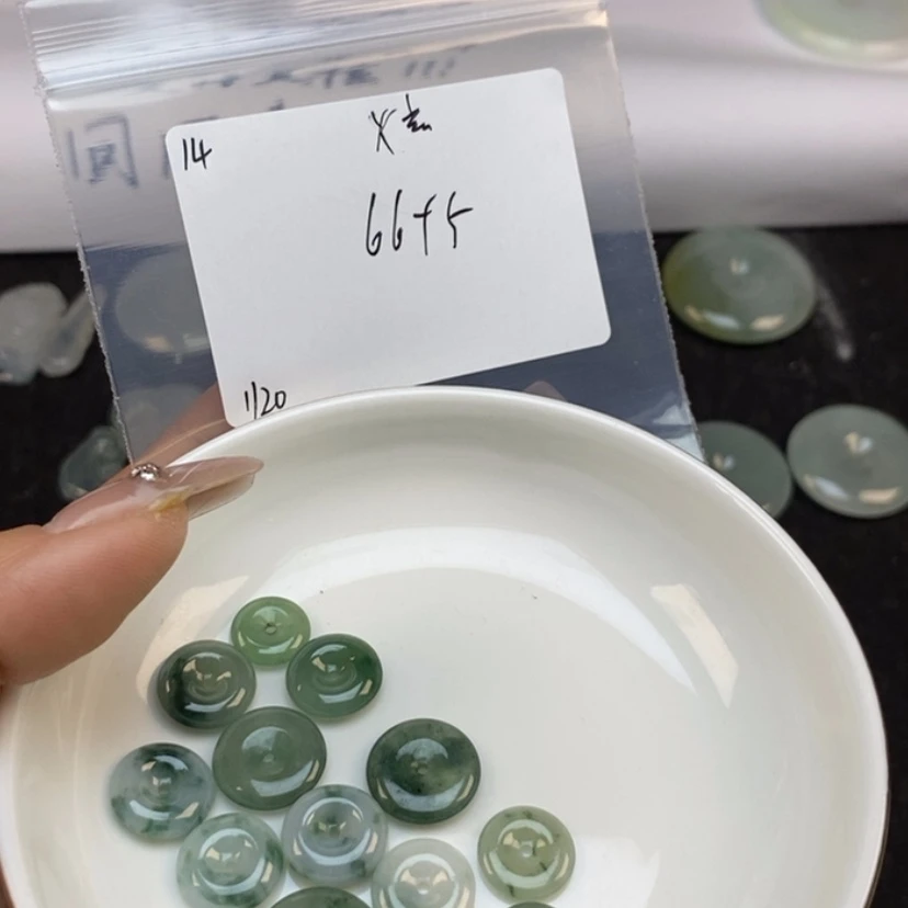 【闪购商品】翡翠颈饰未镶嵌炫