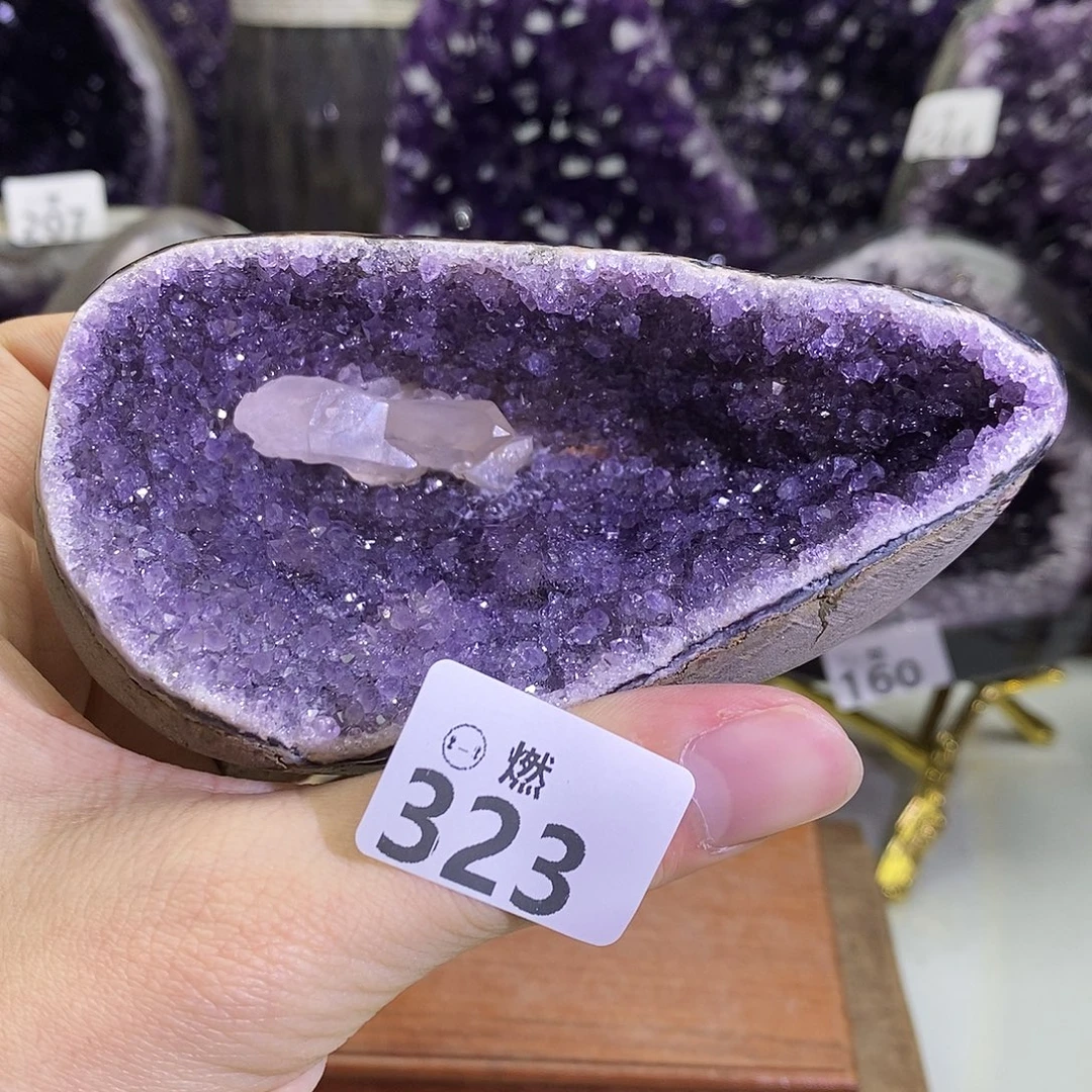 紫晶未镶嵌大型摆件（非配饰）