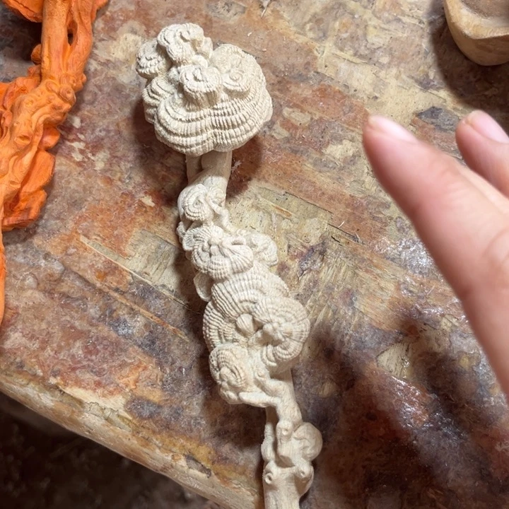 香榧木香樟木灵芝如意一个