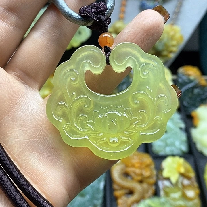 蛇纹石玉未镶嵌挂件